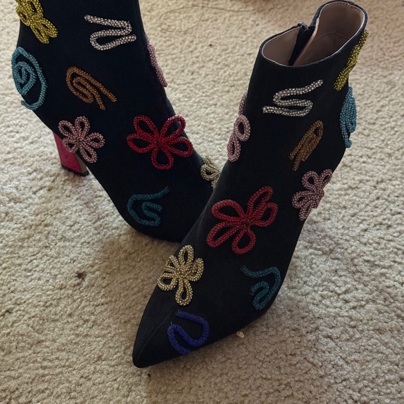 Betsy Johnson beaded Flower Midi heel Boots - Picture 2 of 3